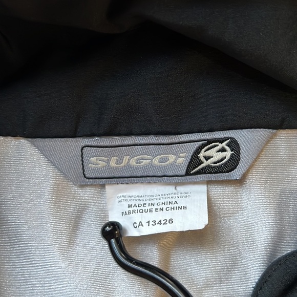 Sugoi size XL full zip cycling vest with blackfoot ultra logo on back. - Picture 3 of 5
